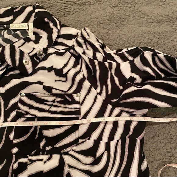 Chicos Zenergy Zebra Jacket Size Large - Picture 10 of 13